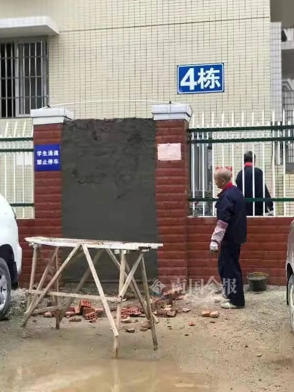 DƬ